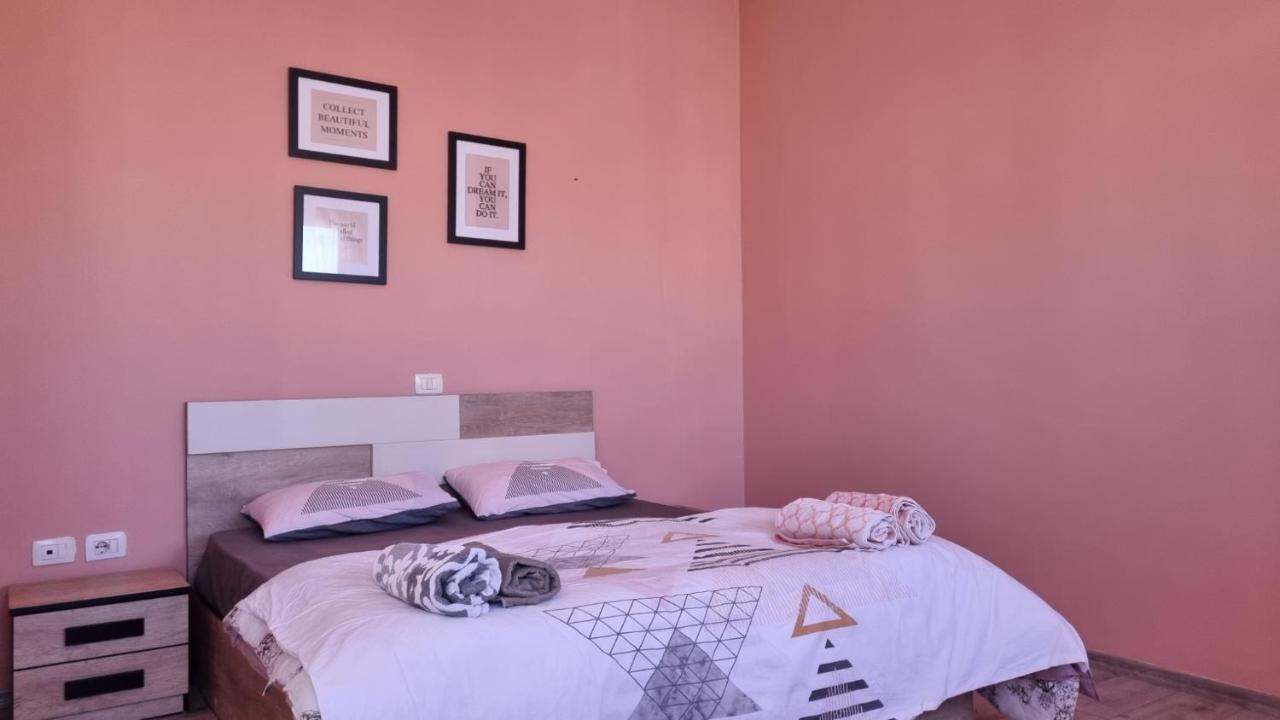 Sky Apartament. Bllok District تيرانا المظهر الخارجي الصورة