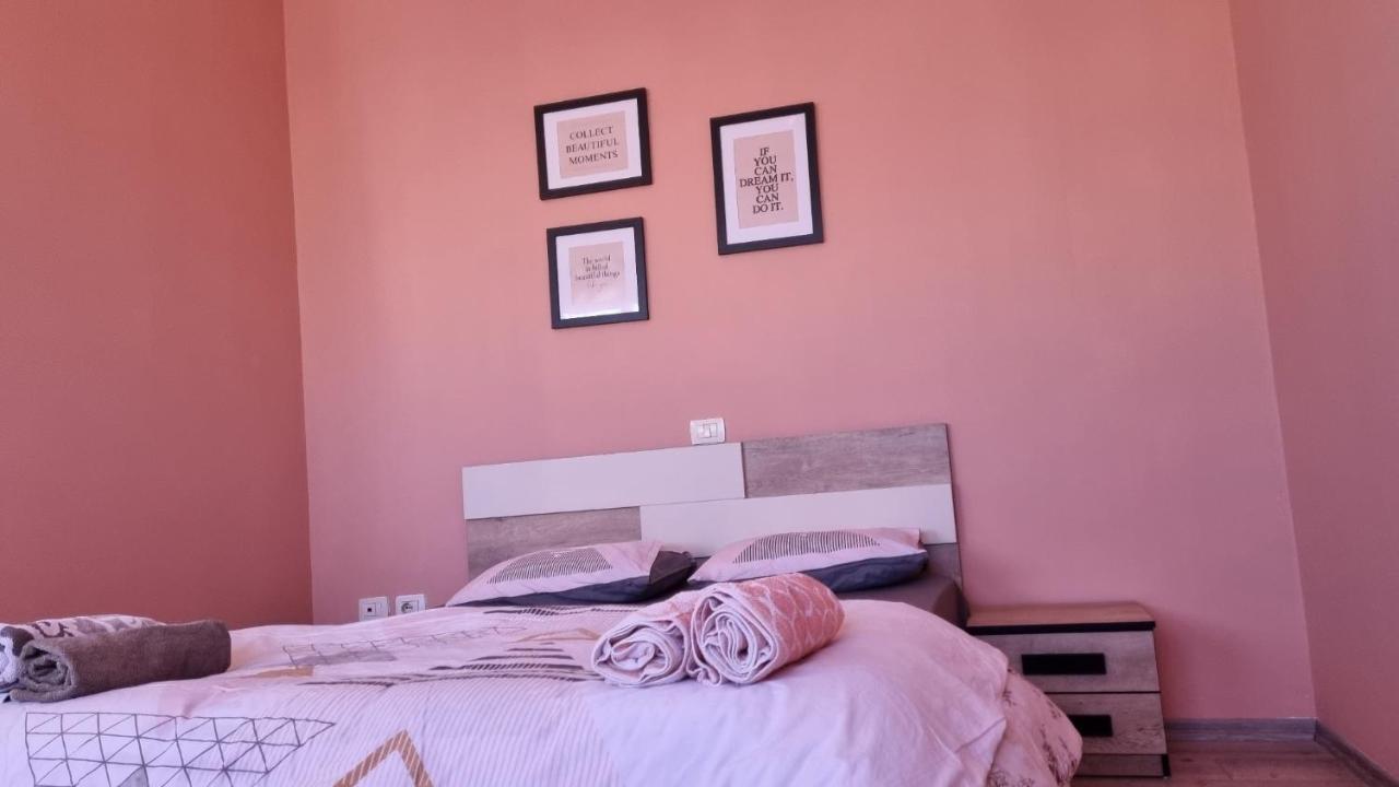 Sky Apartament. Bllok District تيرانا المظهر الخارجي الصورة