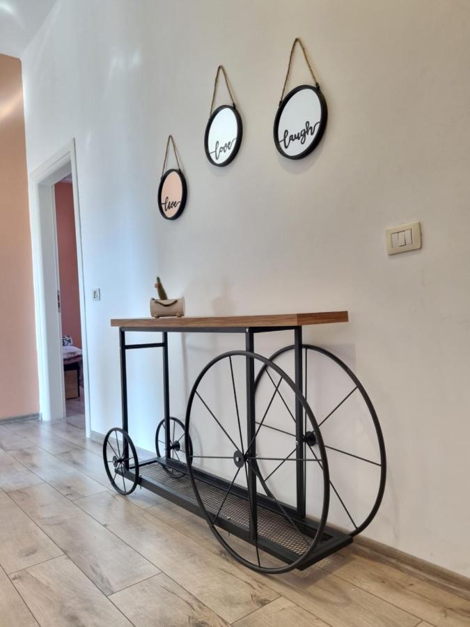 Sky Apartament. Bllok District تيرانا المظهر الخارجي الصورة